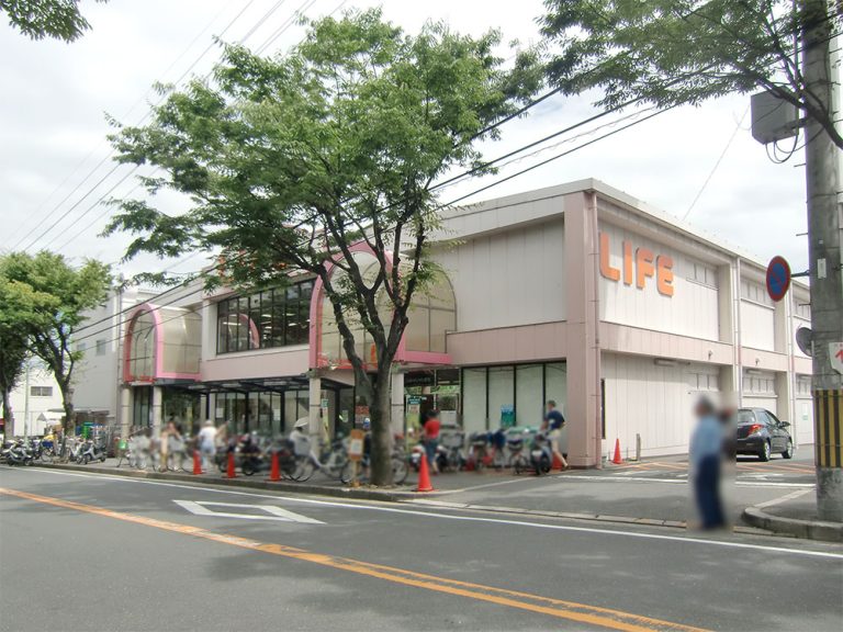 ライフ男山店